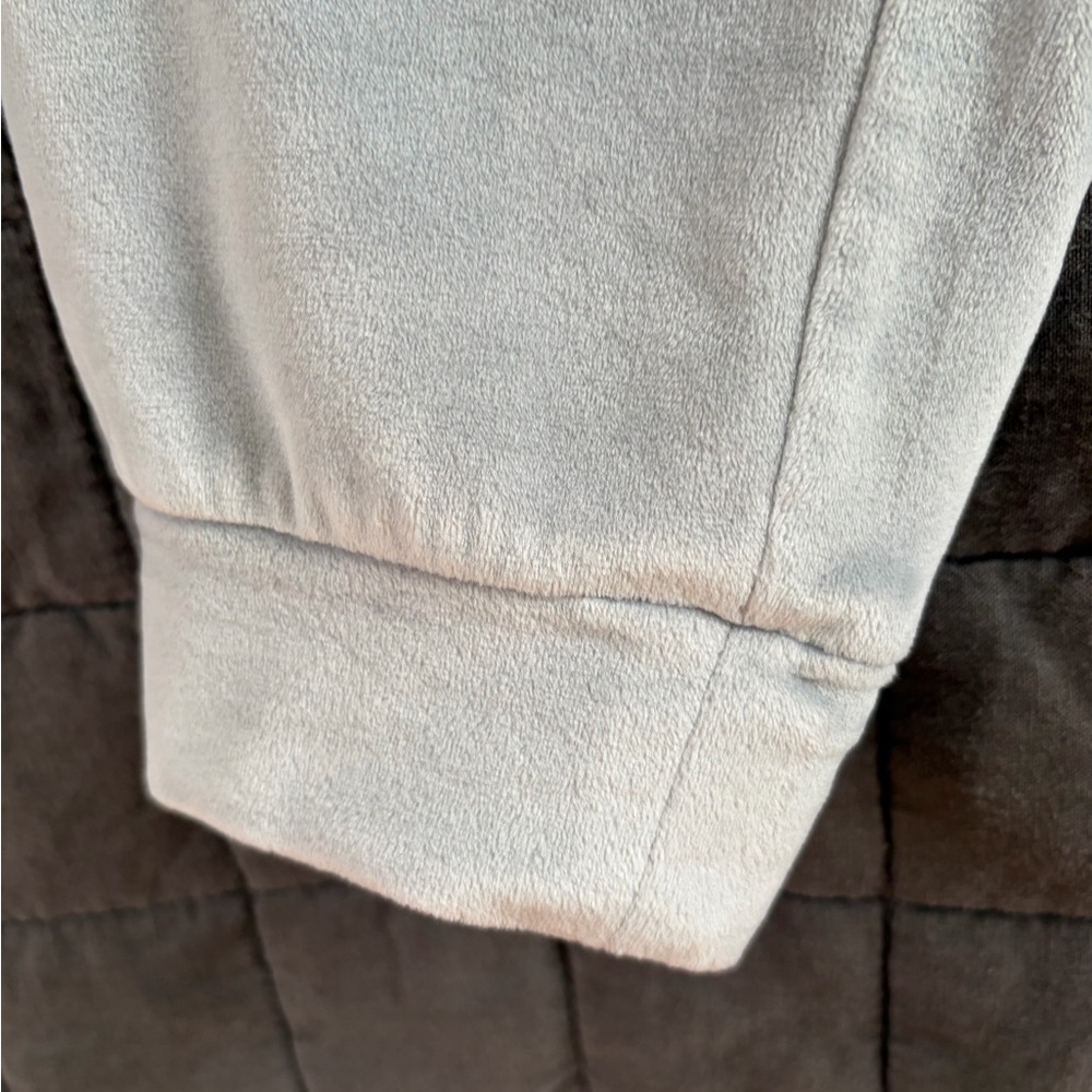 Koolaburra Soft Gray Lounge Wear Set - Picture 6 of 7